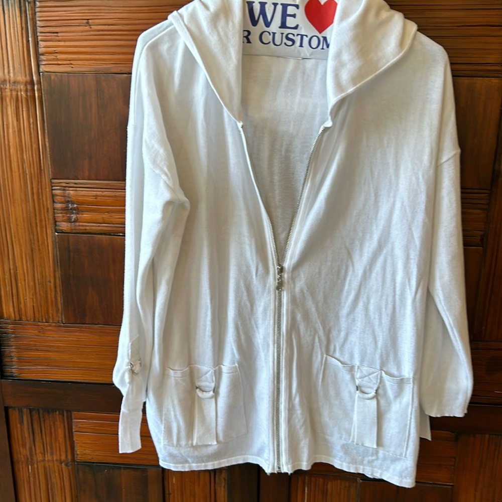 Lightweight sweater with hood & pockets